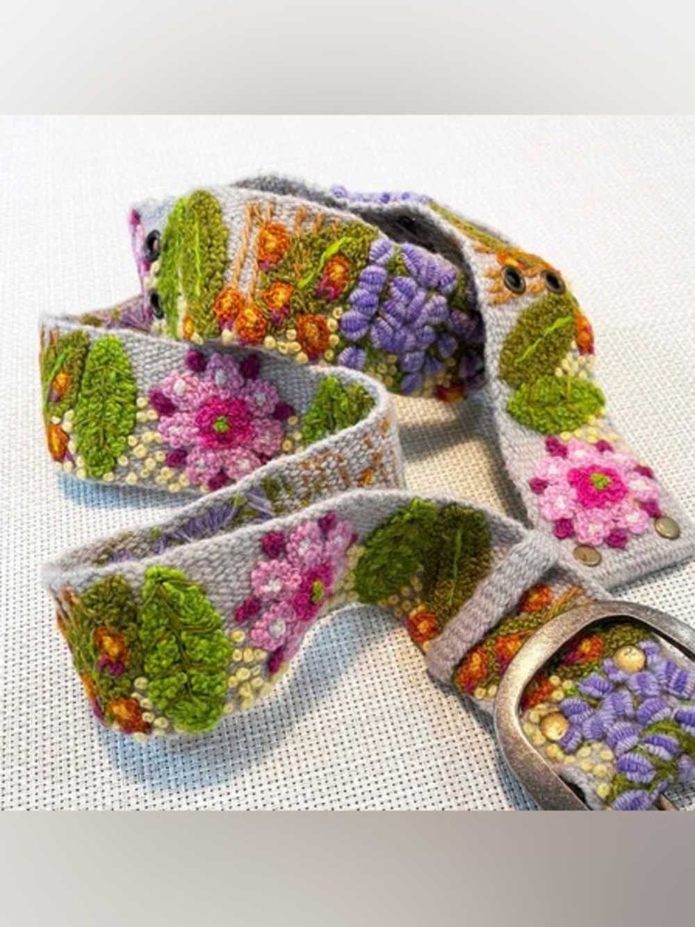 NWOT JENNY KRAUSS FRESHWATER FLORAL EMBROIDERED BELT Small